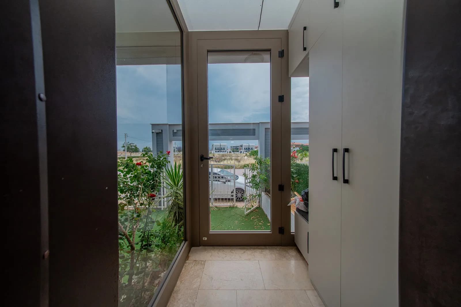 Altın Kale ikiz villa giriş alanı