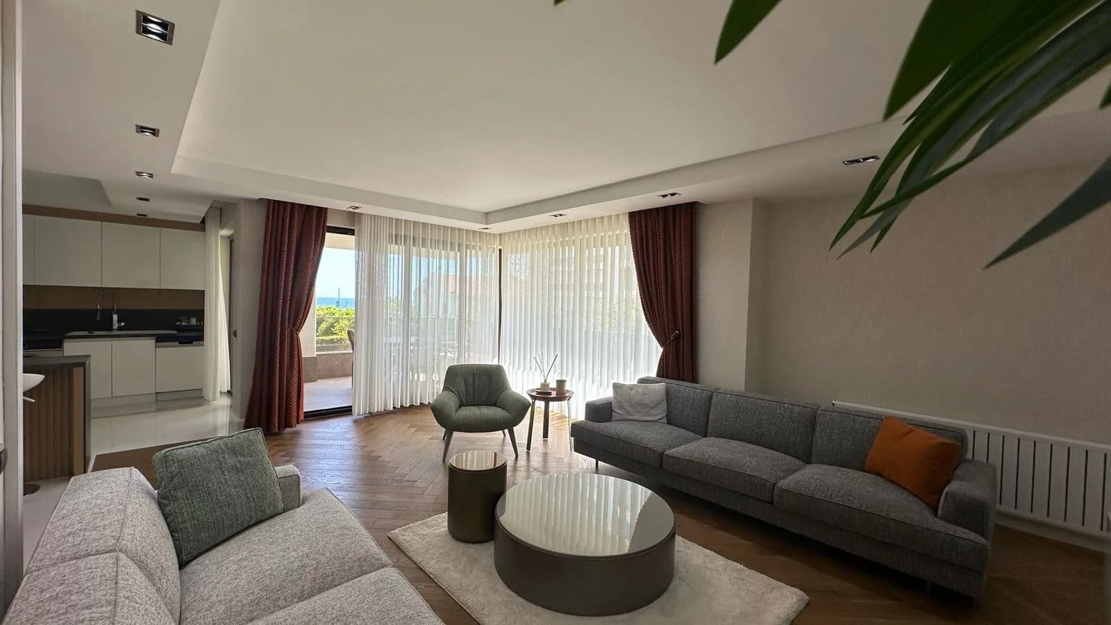 Sea-view living room of the 2+1 apartment on the Konyaaltı seafront