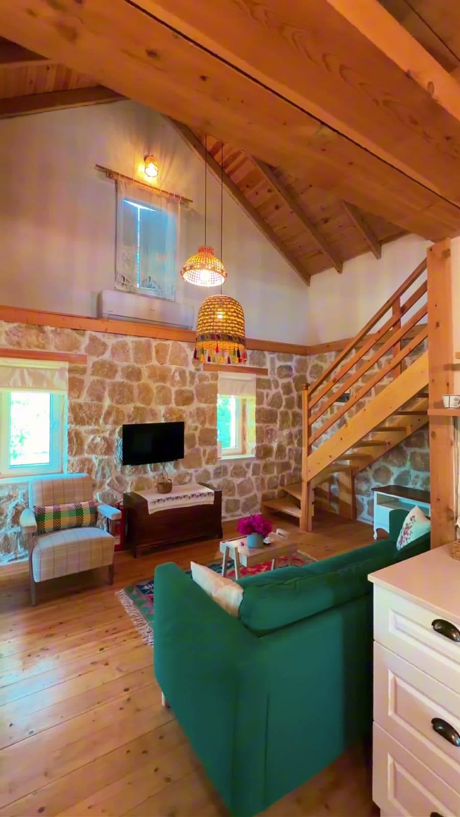 Masal Evleri double-height living room