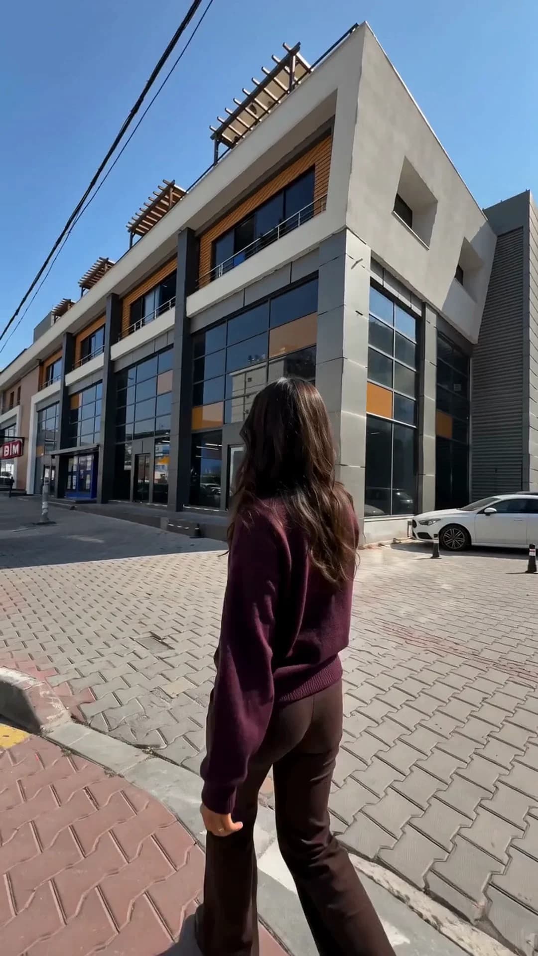 Фасад и вход в коммерческое помещение Meydan Dükkan