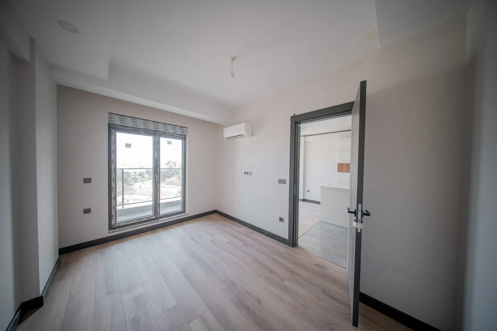 Tuana Park Evleri 1+1 daire oda görünümü